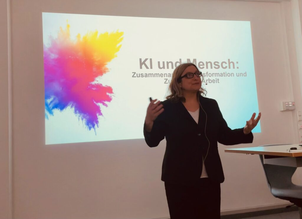 Isabel Welpe bei Ihrem Vortrag am Campus Mühldorf am Inn