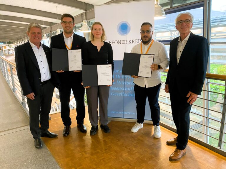 Gruppenbild der Gewinner mit Heinrich Köster und Gerald Rhein