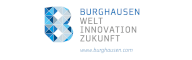 Logo Wirtschaft in Burghausen Aktuelles Standortprofil Ansiedlung Einkaufsstadt Bildung und Wissenschaft Service Kontakt Wissenschaftsstandort Burghausen Im Zentrum des Bayerischen Chemiedreiecks Willkommen bei der WiföG, der Wirtschaftsförderungsgesellschaft Burghausen mbH! Wir sind Ihr kompetenter Ansprechpartner für alle Aspekte des Wirtschaftsstandorts Burghausen und zentrale Anlaufstelle für alle Gewerbetreibenden und Ansiedlungswilligen, die expandieren, sich umstrukturieren oder neu ansiedeln wollen. Wir informieren Sie hier im Detail über Burghausen als grenzübergreifendes Wirtschaftszentrum an der Salzach, über Burghausen als Südostbayerns erfolgreichster Wirtschafts- und Investitionsstandort und über Burghausen als eine der finanzstärksten Kommunen bis 50.000 Einwohner in Bayern. Webcam Salzachzentrum Bis 2027 wird das Salzachareal mit dem Bau eines Technikums des Campus Burghausen der Technischen Hochschule Rosenheim sowie eines Wohn- und Geschäftskomplexes der VR ImmoInvest GmbH neu entwickelt und nachhaltig gestaltet. Hier erfahren Sie mehr Im Zentrum des Bayerischen Chemiedreiecks Netzwerk-Standort Burghausen Ansiedlung in Burghausen Genug Raum für Ihr Erweiterungspotential Studieren, wo die Chemie stimmt Hochschulstadt Burghausen Existenzgründung in Burghausen Wir beraten und begleiten Sie Neues aus Wirtschaft, Handel, Bildung und Tourismus 09.09.2025 30 junge Auszubildende bei Kreutzpointner in Bayern, Sachsen, Brandenburg und Österreich neu gestartet Ausbildungsstart 2025 in der Kreutzpointner Unternehmensgruppe – Insgesamt 85 junge Menschen in Ausbildung bei Kreutzpointner, davon rund 70 beim Burghauser Elektro-Traditionsunternehmen 02.09.2025 208 neue Auszubildende beim Berufsbildungswerk Burghausen gestartet Auszubildende beginnen bei Wacker Chemie und bei Partnerfirmen des BBiW 01.09.2025 WiBG kann Wohnraum schaffen für 45 Studierende Stadt Burghausen gibt grünes Licht für Appartementhaus für studentisches Wohnen in der Mehringer Straße - Insgesamt entstehen 1.123 Quadratmeter Wohnfläche 29.08.2025 Burghauser Grüben-Gastro mit frischen Impulsen aus Spanien und Frankreich Spanisches Restaurant „Hory“ mit Familienbetrieb neu eröffnet – Bar Le Moulin erfolgreich etabliert Burghausen – Wirtschafts-Schwerpunkt Südostbayerns Burghausen ist Südostbayerns erfolgreichster Wirtschafts- und Innovationsstandort, zählt zu den finanzstärksten Kommunen Bayerns und hat über die Landesgrenze hinaus eine starke Anziehungskraft. Das Burghauser Bruttoinlandsprodukt beträgt rund 9 Mrd. Euro/Jahr, Burghauser bietet über 19.300 Arbeitsplätze sowie ein Einzugsgebiet von 230.000 Menschen. In der knapp über 20.000 Einwohner zählenden Stadt thront nicht nur die weltlängste Burg über einer malerischen Altstadt oder findet alljährlich die weltbekannte „Internationale Jazzwoche“ statt. Burghausen ist auch: ein in über 100 Jahren gewachsener Industriestandort im bayerischen Chemiedreieck („ChemDelta Bavaria“), einem der Schwerpunkte chemischer Produktion in Süddeutschland und drittgrößter deutscher Chemie-Cluster. In Burghausen befinden sich z. B. der weltweit größte Standort der Wacker Chemie AG (ca. 8.100 Mitarbeiter) oder der Petrochemie-Konzern OMV Deutschland GmbH sowie ein effizientes Netzwerk von Dienstleistungs- und Zulieferbetrieben. Zusammen bieten die Burghauser Betriebe über 19.300 Arbeitsplätze. Mit dem Güterverkehrszentrum KombiTerminal Burghausen ist die Stadt mitteleuropäischer Logistik-Knotenpunkt mit Anbindung an die Nord- und Mittelmeer-Häfen sowie an die west- und osteuropäischen Verkehrsachsen. Seit 2016 ist Burghausen außerdem Hochschul- und Wissenschaftsstandort mit dem „Campus Burghausen/Hochschule Rosenheim“ sowie dem „Study & Science Center Raitenhaslach/TU München“. Burghausen – Ansiedlungsstandort mit internationalen Zukunftsperspektiven Die höchst erfolgreiche Burghauser Kombination aus mittelständischen Industriedienstleistern und Handwerksbetrieben mit den großen Konzernstandorten der Chemie- und Raffinerie-Industrie schafft für die Ansiedlung weiter verarbeitender Industriebranchen, innovativer Dienstleister oder zukunftsträchtiger Start-up-Unternehmen nachhaltige Marktpotentiale: Profitieren Sie mit Ihrer Ansiedlung in Burghausen von den vorhandenen Synergien eines international renommierten Wirtschaftsstandortes vom industriellen Stoffverbund vom hohen Leistungsbedarf und der Nachfrage für Industriedienstleistungen, Handel und Handwerk von der Einbindung in das Burghauser Dienstleistungs-Netzwerk vom Erweiterungspotenzial mit rund 50 Hektar freien Industrieflächen und mehr als 5,5 Hektar freien Gewerbeflächen in 4 großen Gewerbegebieten im Stadtbereich sowie von hervorragenden Entwicklungsmöglichkeiten für den Einzelhandel, für Gewerbe- und Handwerksbetriebe oder für die Gastronomie! Wirtschaftsförderungsgesellschaft Burghausen mbH